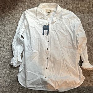 NEW WITH TAGS Universal Thread White Button-up // Size M